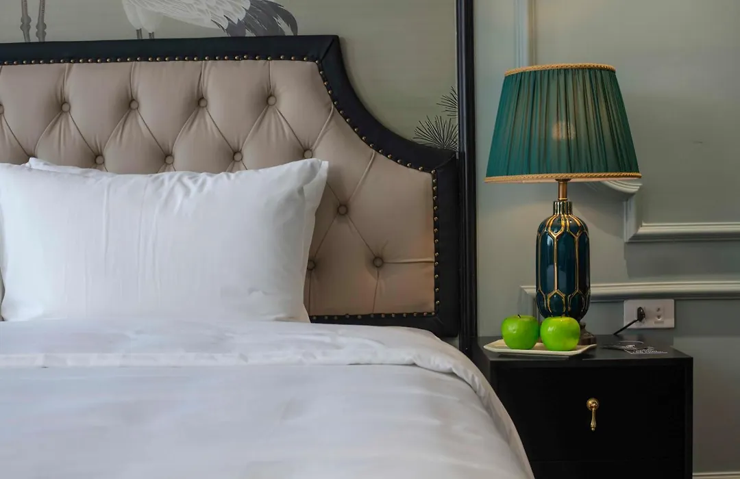 Madelise Palace Hotel & Travel-1