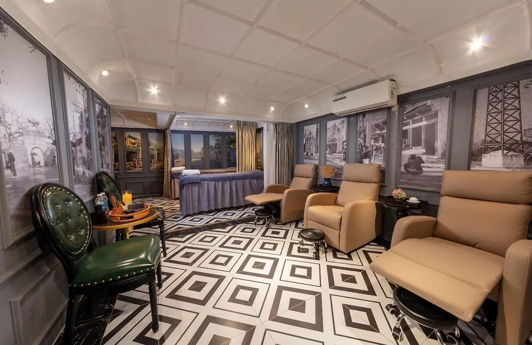 Madelise Palace Hotel & Travel-1